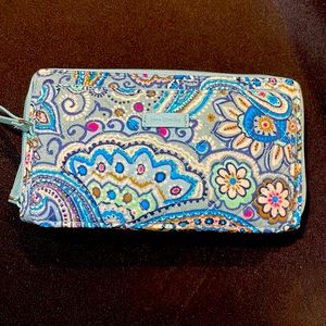 New Unused Vera Bradley All Together crossbody in Daisy Dot Paisley